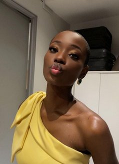 SEXY PETITE Mistress Gina - puta in Kuala Lumpur Photo 2 of 6