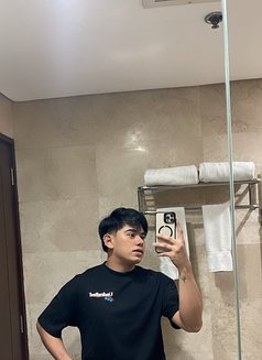 Naughtyboytoy - Male escort in Manila Photo 4 of 6