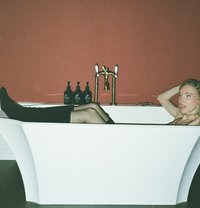 Nausi Love - puta in Paris