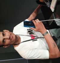 Naveen Chaudhary - Acompañantes masculino in New Delhi