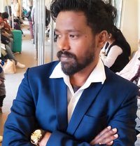 Naveen - Acompañantes masculino in New Delhi