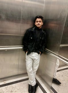 Navin - Male escort in Gurgaon Photo 2 of 3