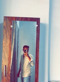 Navin - Male escort in Mumbai Photo 4 of 4