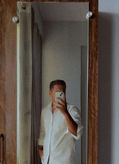 Navin - Male escort in Mumbai Photo 4 of 6