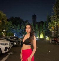 Naviya Gfe Experience Model - puta in Abu Dhabi