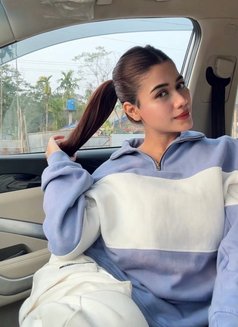Naviya Indian Model - puta in Abu Dhabi Photo 1 of 4