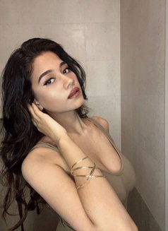 Naviya Vip Model - puta in Dubai Photo 4 of 4