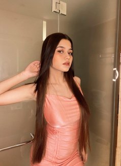 Naviya Vip Model - puta in Dubai Photo 1 of 5