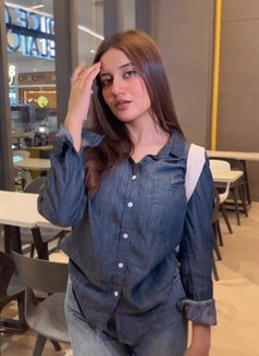 Navya Busty Indian Model - escort in Abu Dhabi Photo 1 of 4