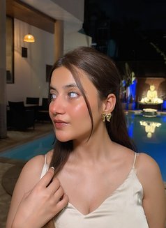 Navya Busty Indian Model - escort in Abu Dhabi Photo 2 of 4