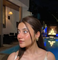 Navya Busty Indian Model - puta in Abu Dhabi