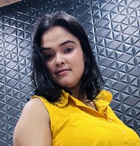 Navya Cam - puta in Surat