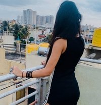 Trisha - puta in Bangalore Photo 4 of 7