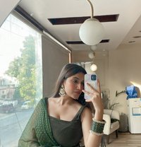 Navya Indian Student - puta in Dubai