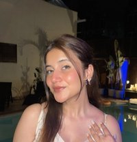 Navya Indian Student - puta in Dubai
