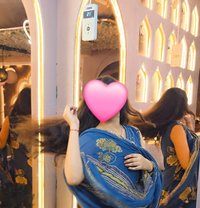 Navya - puta in New Delhi