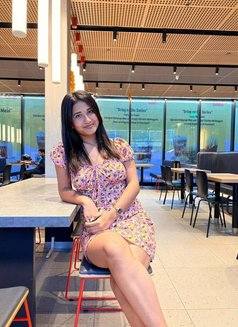 Navya N - puta in Kozhikode Photo 1 of 2