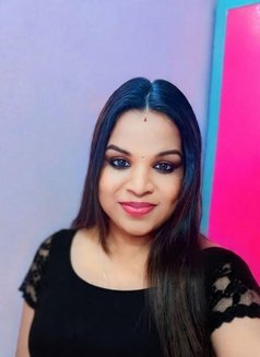 Navya Nair - Acompañantes transexual in Bangalore Photo 1 of 2