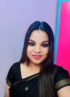 Navya Nair - Acompañantes transexual in Bangalore Photo 2 of 2