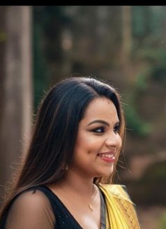 Navya Nair - Acompañantes transexual in Bangalore Photo 1 of 3