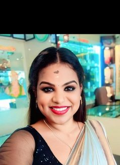 Navya Nair - Acompañantes transexual in Bangalore Photo 3 of 3