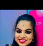 Navya Nair - Acompañantes transexual in Bangalore Photo 1 of 3