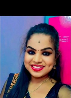 Navya Nair - Acompañantes transexual in Bangalore Photo 1 of 3