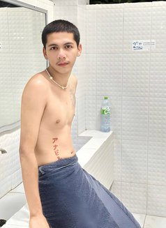นาวิน - masseur in Phuket Photo 1 of 5