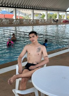 นาวิน - masseur in Phuket Photo 2 of 5
