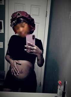 Naya 20 yrs Pregnant Squirting Gem - puta in Nairobi Photo 1 of 2