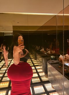 Naya - escort in Dubai Photo 7 of 9