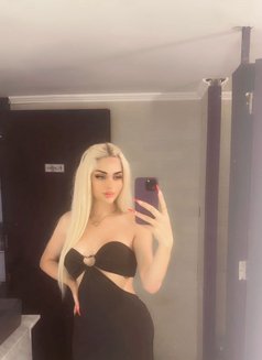 Naya - Transsexual escort in Beirut Photo 5 of 6