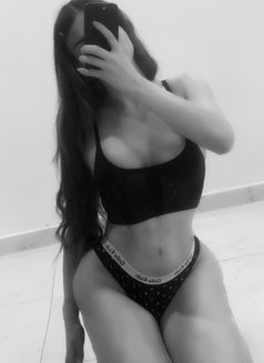 Naya - Transsexual escort in Beirut Photo 14 of 15