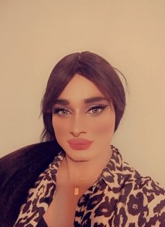 AGWAN - Transsexual escort in Beirut Photo 13 of 16
