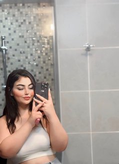 Nayla Ad - puta in Abu Dhabi Photo 2 of 7