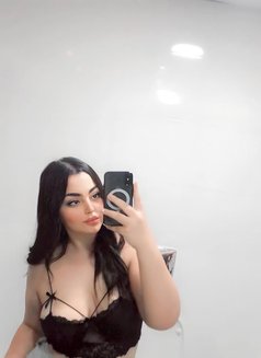 Nayla Ad - puta in Abu Dhabi Photo 6 of 7