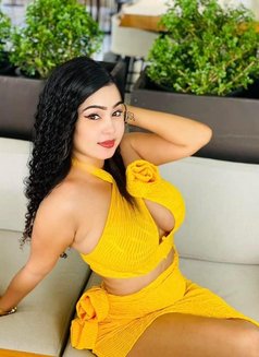 Nayna - puta in Dubai Photo 4 of 8