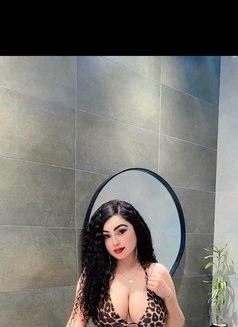 Nayna - puta in Dubai Photo 5 of 8
