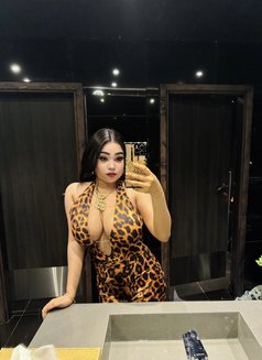 Nayna - puta in Dubai Photo 8 of 8