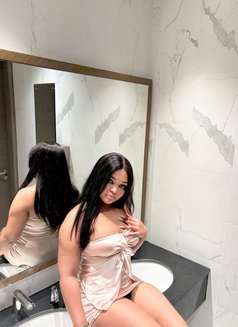 Nayna - puta in Dubai Photo 6 of 9
