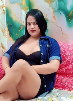 Nayra Singh - Transsexual escort in New Delhi Photo 1 of 8