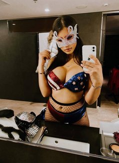 Naz - escort in Jeddah Photo 2 of 4