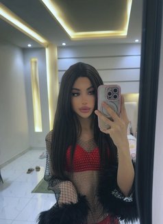 Nazrin - Transsexual escort in Riyadh Photo 6 of 14