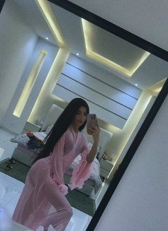 Nazrin - Transsexual escort in Riyadh Photo 7 of 14