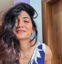 Priya - escort in New Delhi