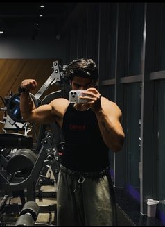 Neddelhi - Male escort in New Delhi Photo 2 of 3