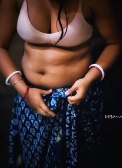 Needed Females to Work - Agencia de putas in Bangalore Photo 1 of 6