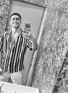 Neel - Male escort in Kolkata Photo 3 of 4