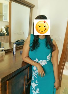 Neela S - puta in Bangalore Photo 7 of 7