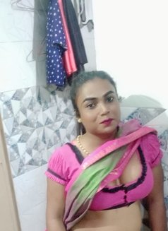 Neeli - Transsexual escort in New Delhi Photo 4 of 10